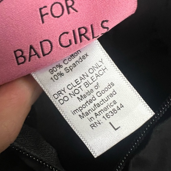 MANEATER TOP IN BLACK - VIXEN BY MICHELINE PITT - Picture 7 of 7